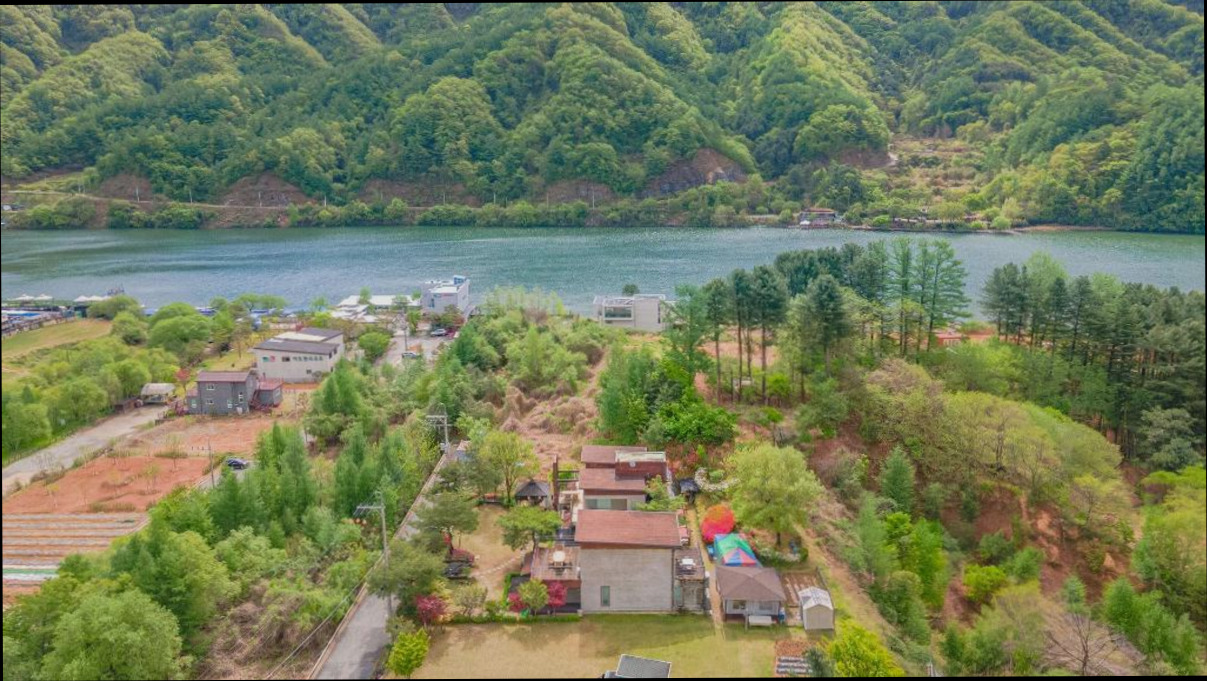 (이미지설명: 가평 이레 펜션 (Gapyeong Yirae Pension) - 주변 관광지 안내사진)