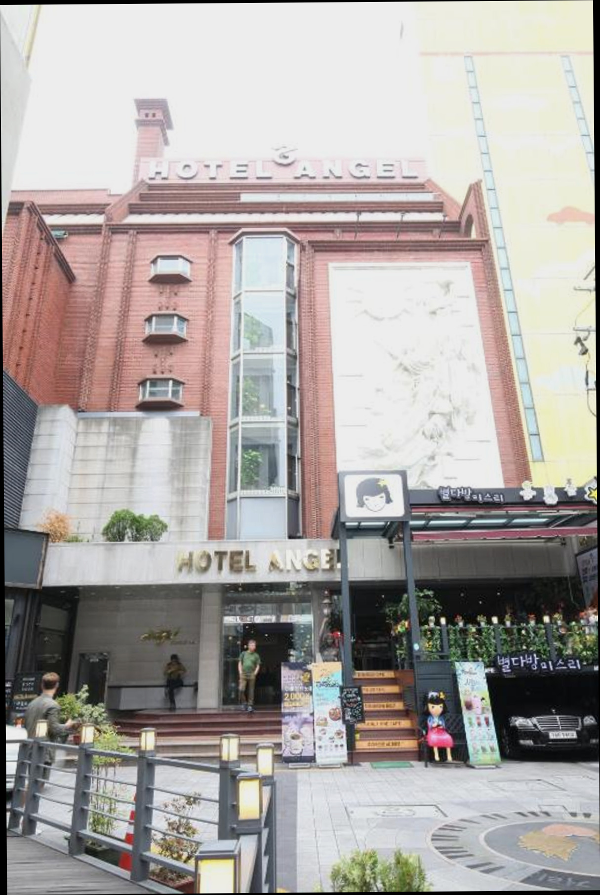 (이미지설명: 엔젤 호텔 - 호텔 둘러보기 안내사진)