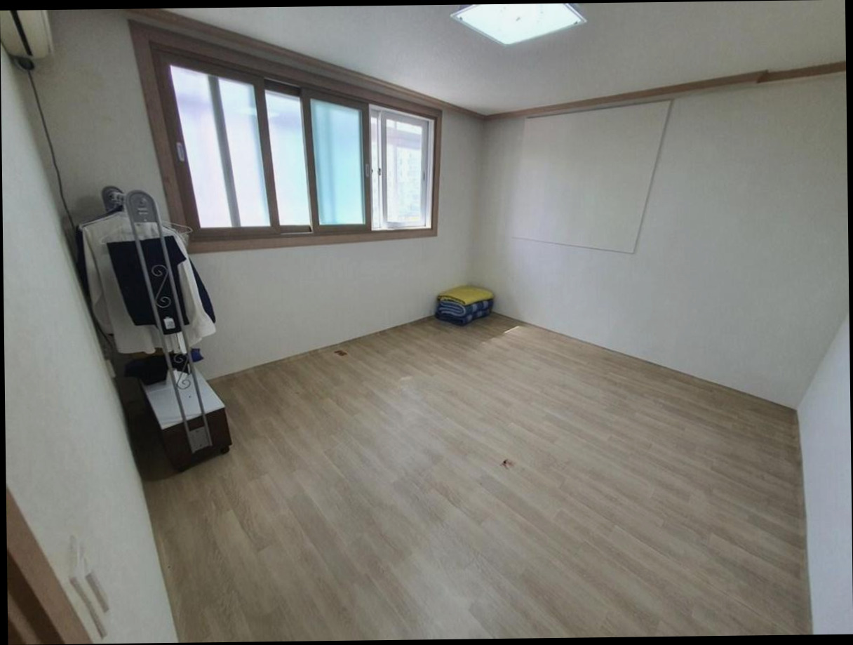 (이미지설명: 기장군의 프라이빗 하우스 (112m², 침실 2개, 프라이빗 욕실 1개) - 객실 상세 리뷰: 넓고 깨끗! 가족 여행에 딱! 👨👩👧👦 안내사진)
