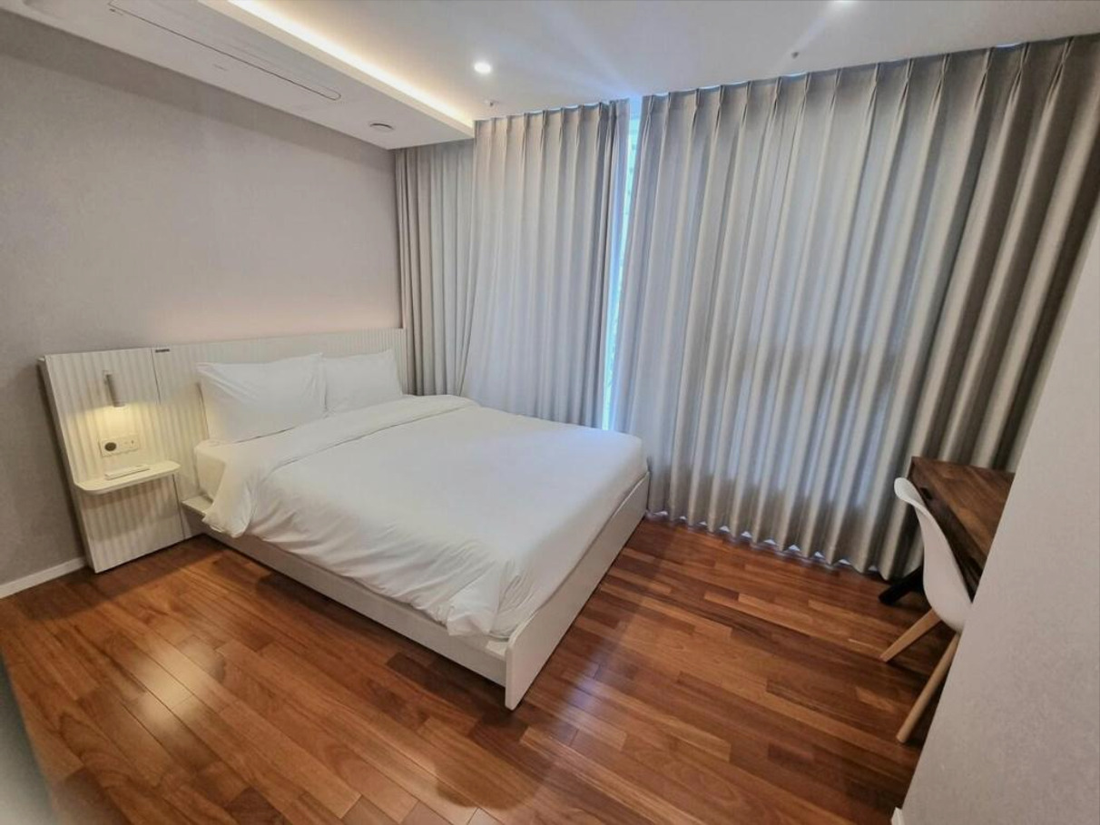 (이미지설명: 강남의 아파트먼트 (42m², 침실 1개, 프라이빗 욕실 1개) - 위치 및 교통 안내사진)