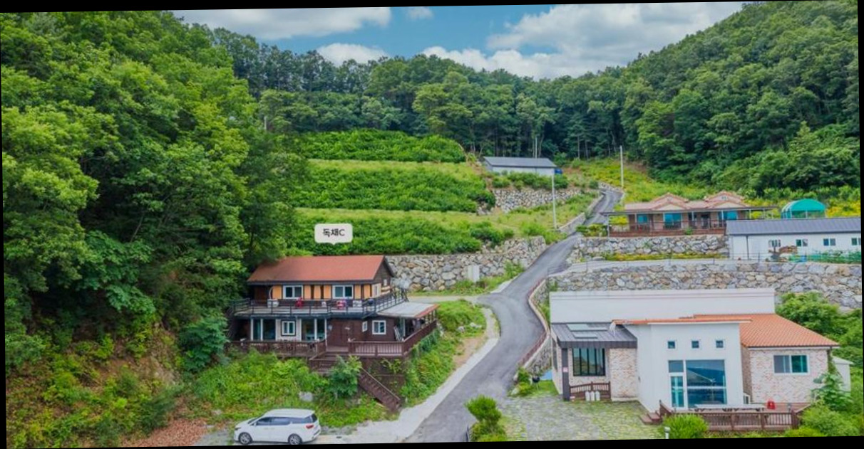(이미지설명: 산이랑 강이랑 - 갤러리 안내사진)