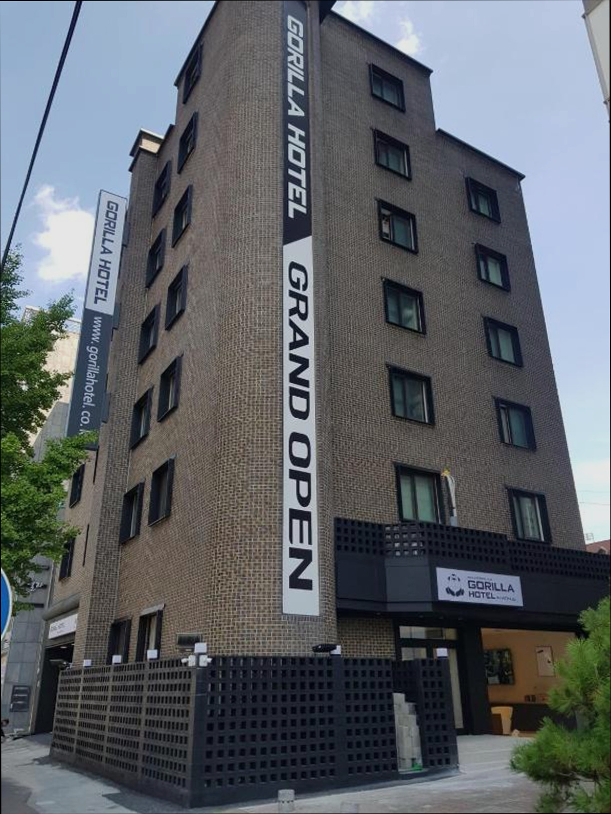 (이미지설명: 고릴라 호텔 - 갤러리 안내사진)