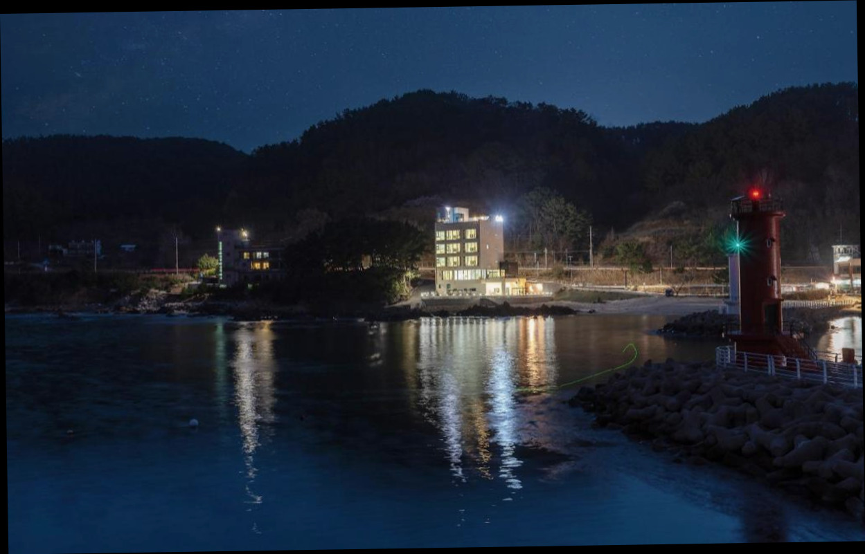 (이미지설명: 영덕 하프문베이 - 갤러리 안내사진)