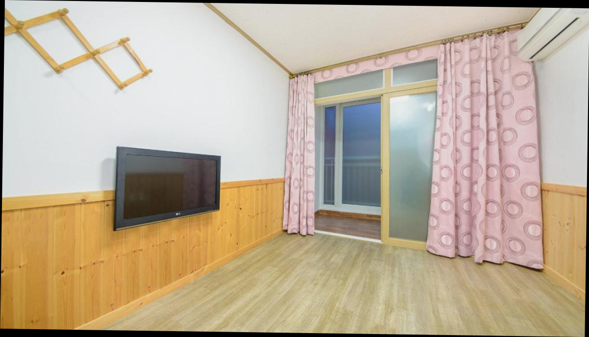 (이미지설명: 삼척 하늘 펜션 - 갤러리 안내사진)