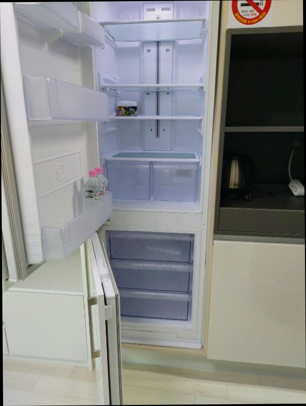 (이미지설명: 아라팰리스호텔302호-반려동물가능,동문시장 도보 10분, 공항인근, 취사/세탁 - 객실 상세 리뷰 안내사진)
