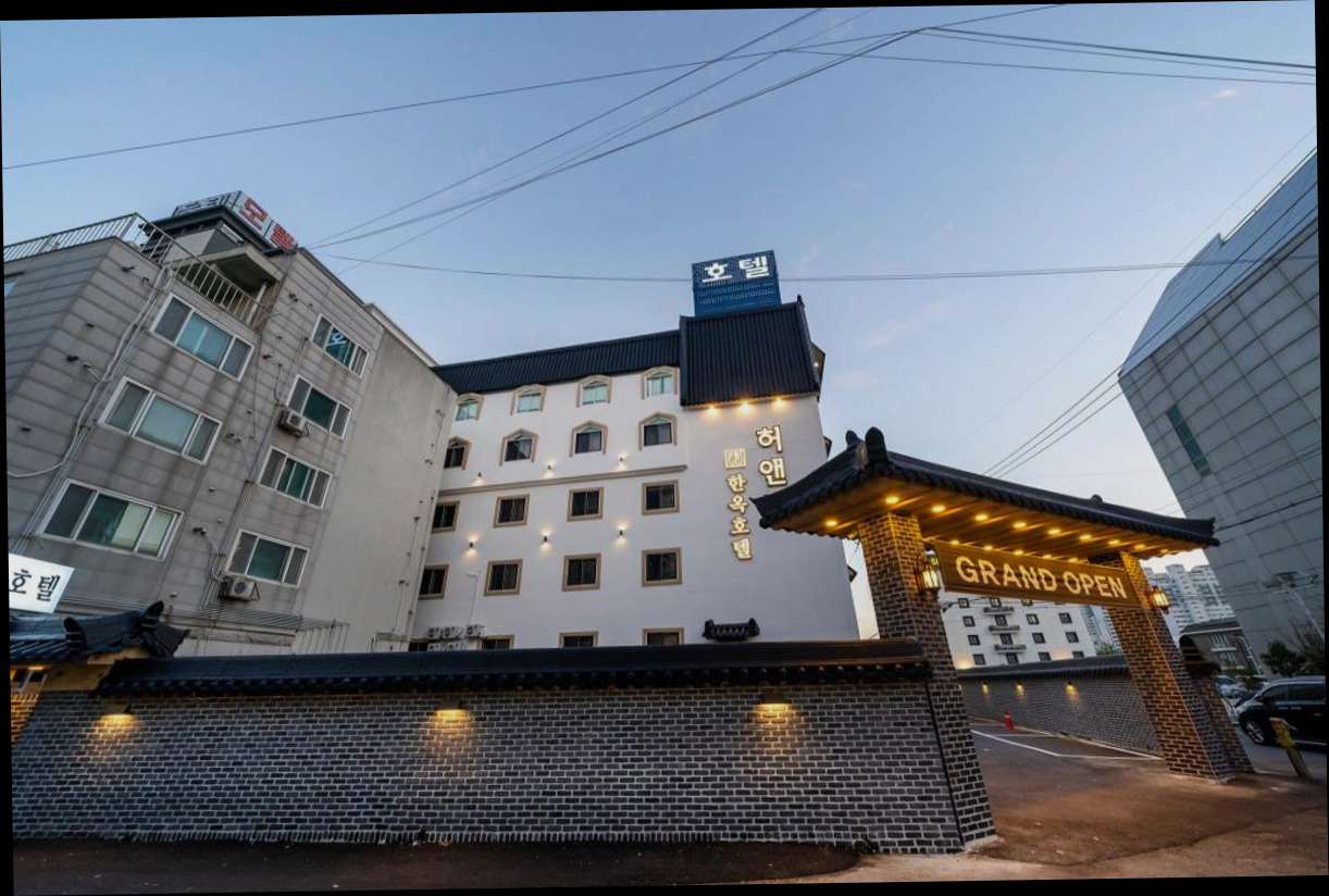 (이미지설명: 서산 허앤장 한옥호텔 호수공원점 - 전경 안내사진)