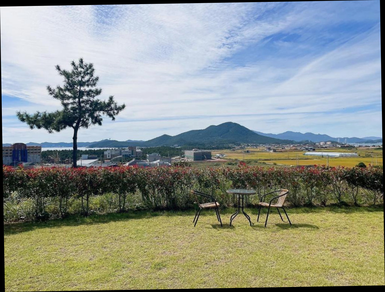 (이미지설명: 해금 펜션 - 전경 안내사진)