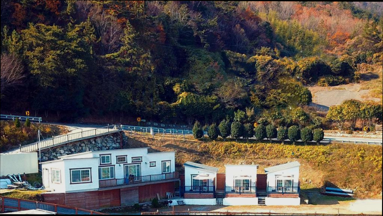 (이미지설명: 남해 은빛바다 펜션 - 호텔 둘러보기 안내사진)