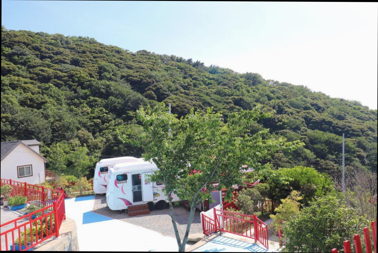(이미지설명: 관광농원카라반캠핑장 - 호텔 둘러보기 안내사진)
