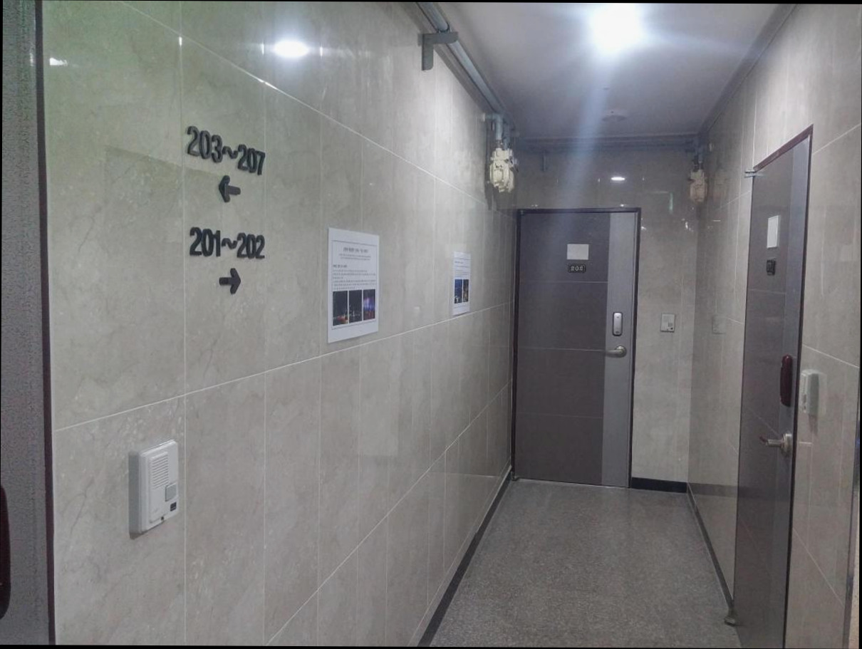 (이미지설명: 여수 지인 호스텔 - 편의시설 및 서비스 안내사진)