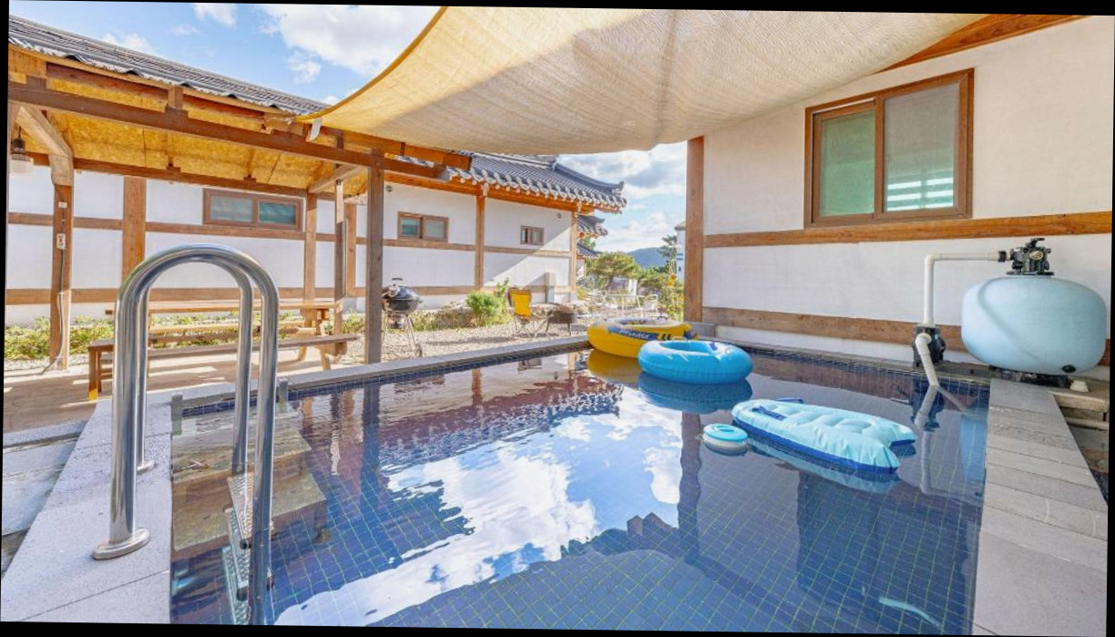 (이미지설명: Gyeongju Adamwon hanok dokchae pension - 전경 안내사진)