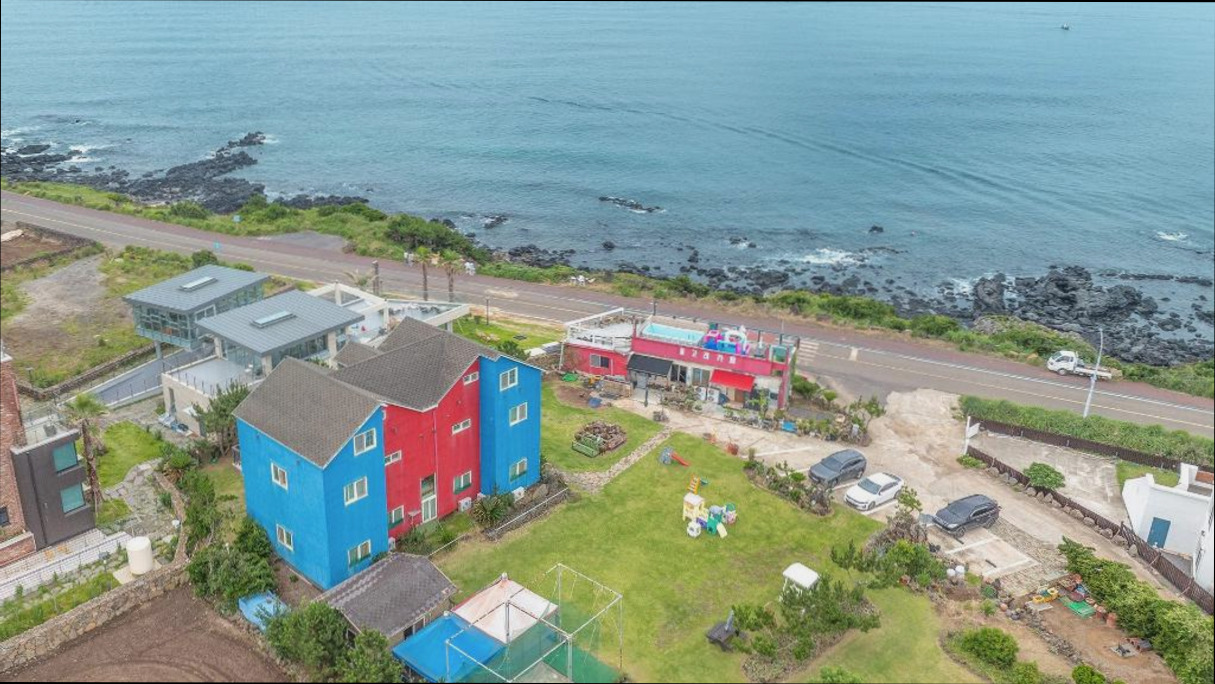 (이미지설명: 제주 키즈 앤 돌핀 펜션 - 전경 안내사진)