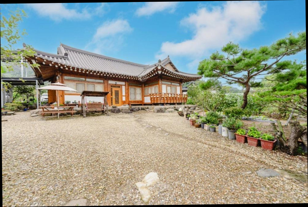 (이미지설명: 보성 지혜 한옥 민박 - 예약 꿀팁: 합리적인 가격으로 한옥 체험 즐기기 💰 안내사진)