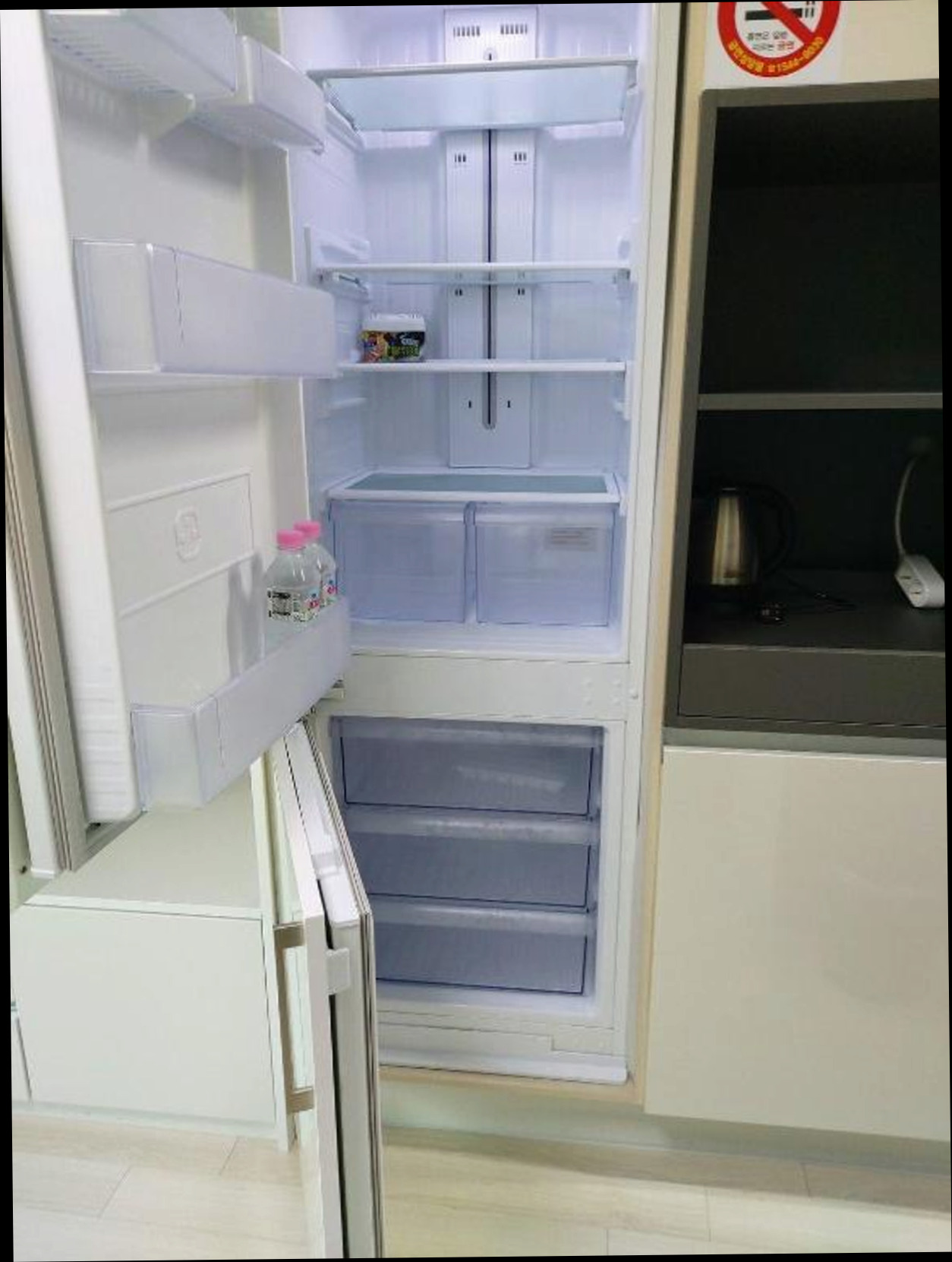 (이미지설명: 아라팰리스호텔403호-동문시장 도보10분, 공항인근, 원도심,취사/세탁가능 - 위치 및 교통 안내사진)