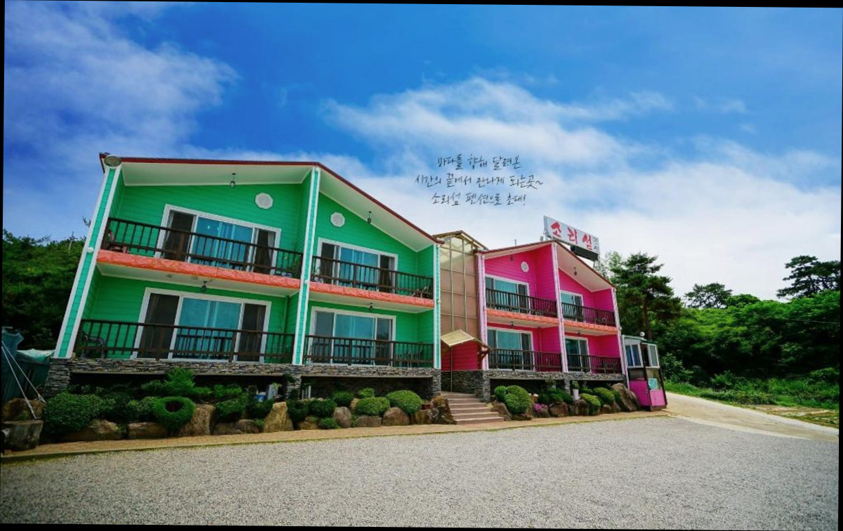 (이미지설명: 변산반도 소리섬 펜션 - 갤러리 안내사진)
