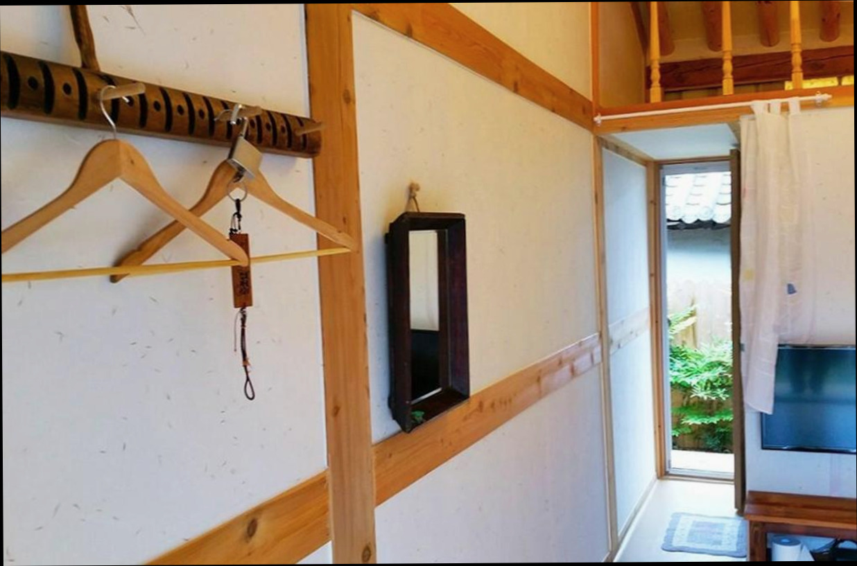(이미지설명: 전주 한옥마을 연우당 - 갤러리 안내사진)