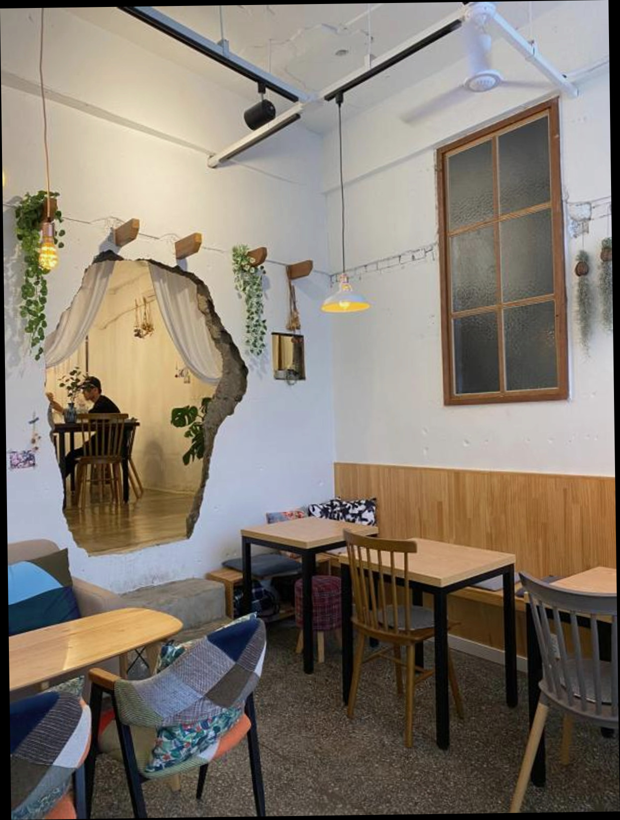 (이미지설명: 단테 하우스 - 갤러리 안내사진)
