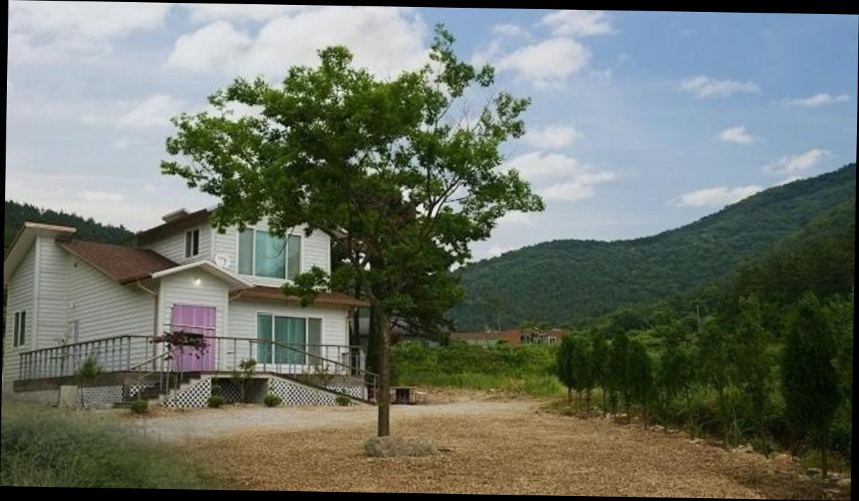 (이미지설명: 부안 묵방 산들 국화 펜션 - 갤러리 안내사진)
