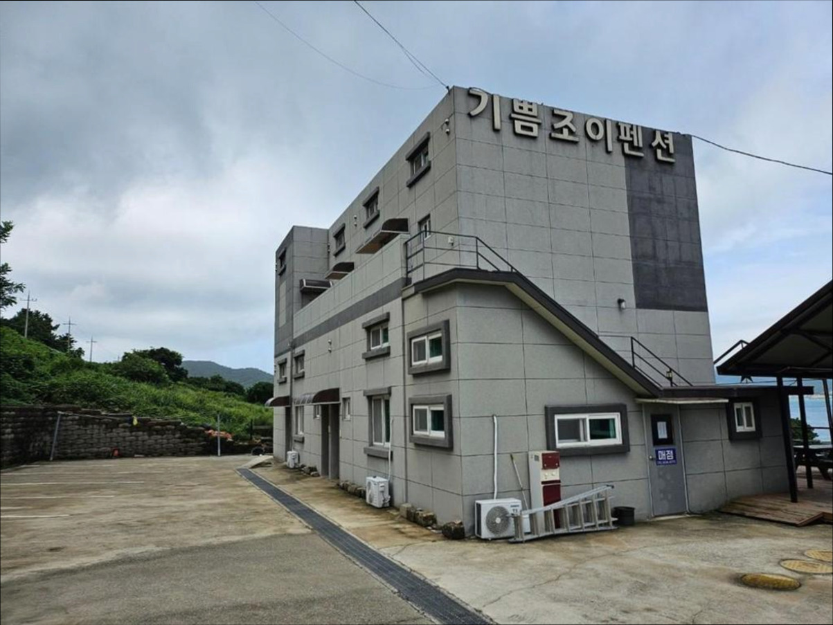 (이미지설명: 금오도 기쁨조이 펜션 - 주변 관광지 안내사진)